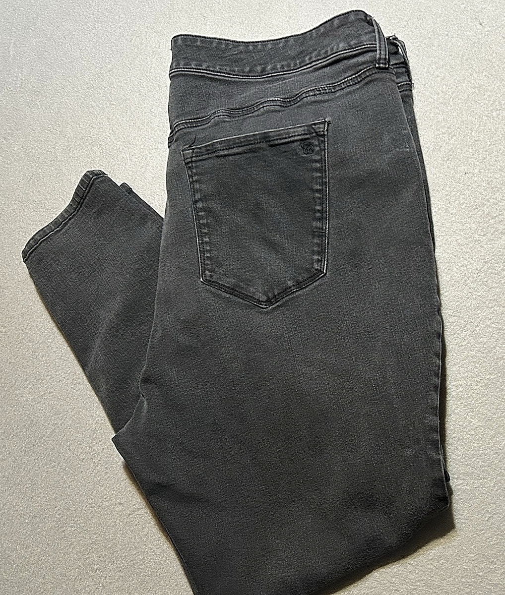 Picture 3 of 12