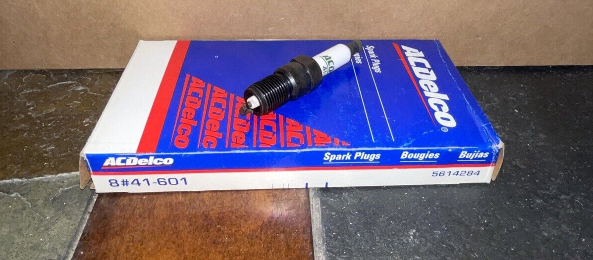41-601 AC Delco Spark Plug Set of 8 NOS 5614284 New in Box