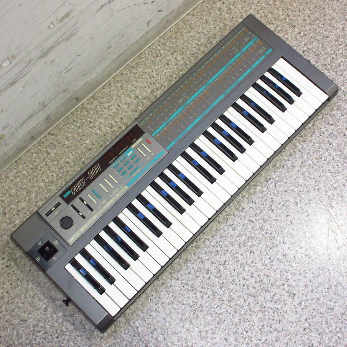 鍵盤楽器 KORG POLY-800 KORG POLY-800 Programmable Polyphonic Synthesizer Keyboard