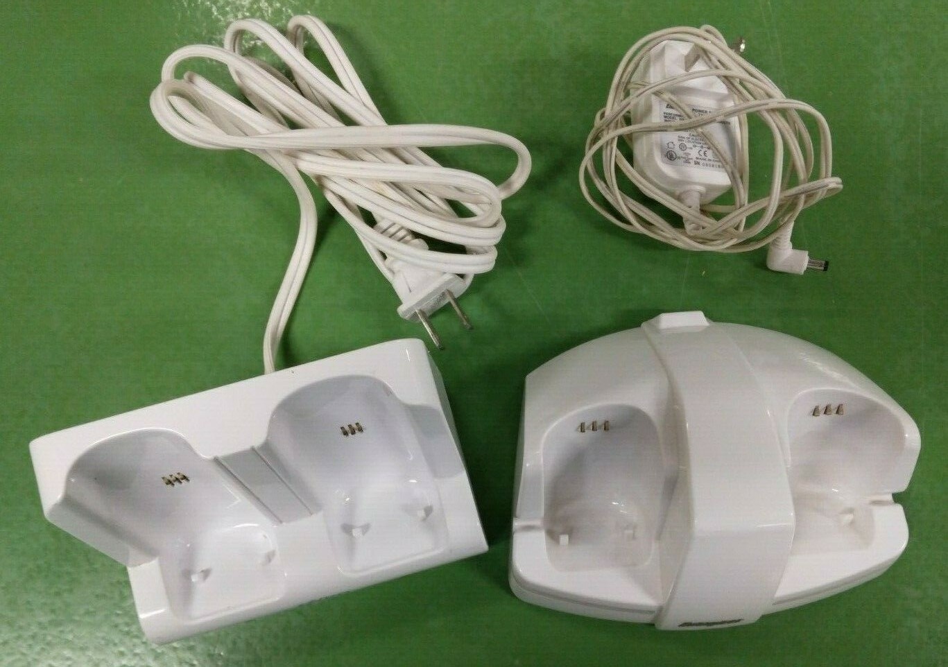 Wiimote Charging Station Set of 2 Energizer Nyko Cords Included Nintendo Loose-image