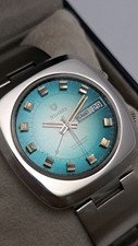 Reloj Nivada Taravana Alertamatic Jumbo 39 mm esfera verde azulado doble corona en caja