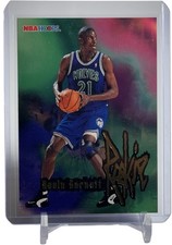 1995-96 NBA Hoops Kevin Garnett Timberwolves Rookie RC Card #272 W/Top Loader. rookie card picture