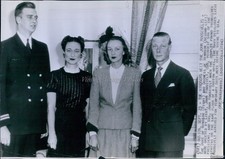 1943 Duke, Duchess Of Windsor Lt John Roosevelt Usn & Wife Royalty Wirephoto 7X9