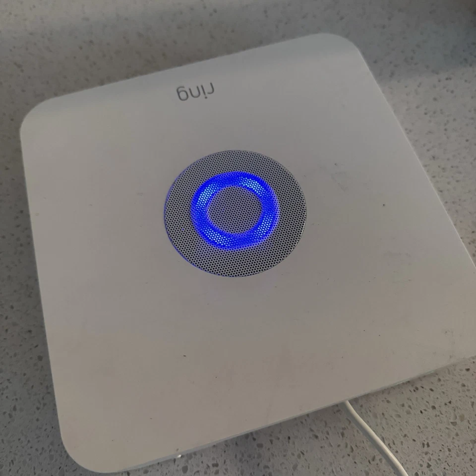 Ring Alarm Base Station US White 4HB1U9-0EN0 - Locked/Registered - Powers On - Image 3 of 4