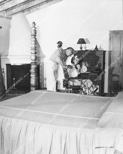 8438-011 candid Willaim Boyd & Grace Bradley at home 8438-011