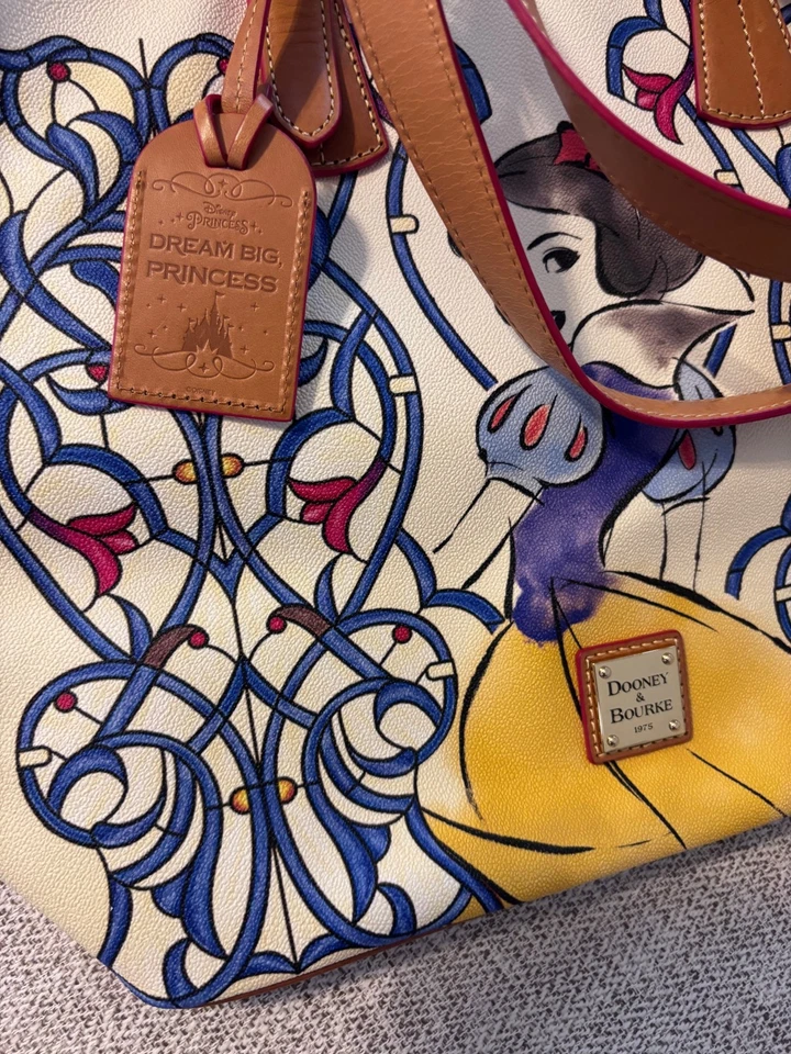 Bolso grande Disney Dooney And Bourke Blancanieves Foto 3 de 4