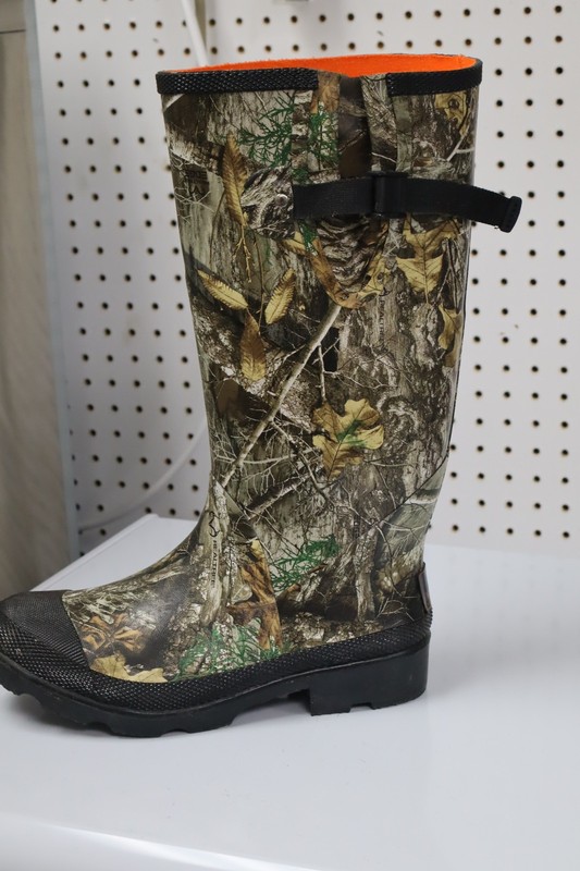 Magellan Outdoors Men's Rubber Hunting Boot Size 8 Left, Pre-owned
