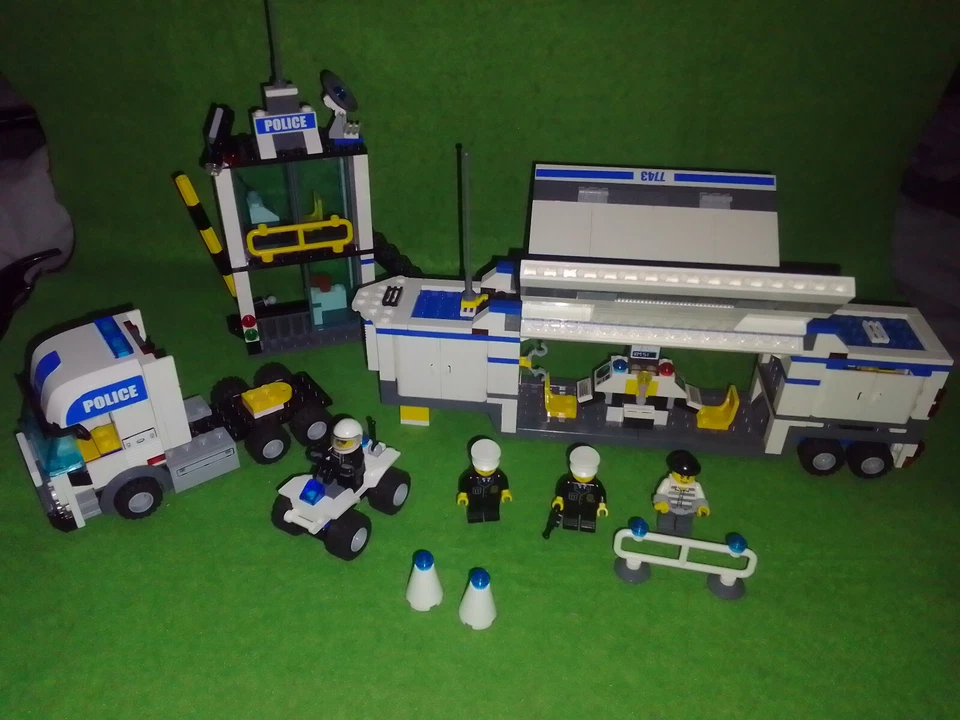 LEGO City 7743 Police Command Center, photo 1 sur 3