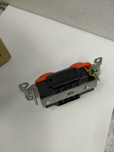 Cooper IG5362RN duplex receptacle isolated ground B &S Wire 5-20R 2P 3 W(14D1 - 第 7/11 張圖片