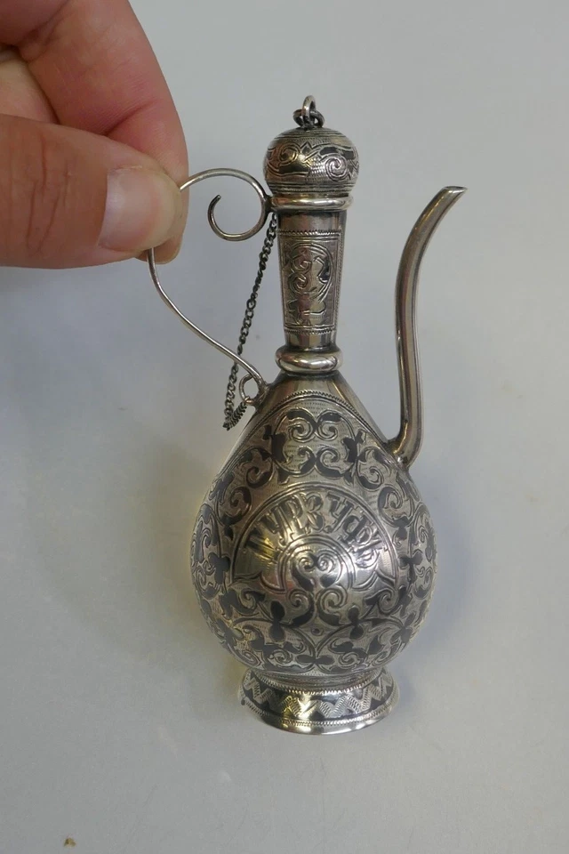 Jarra/botella perfumada de vodka miniatura plateada Niello rusa del siglo XIX  Foto 3 de 4