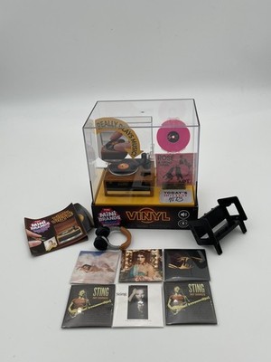 New! Mini brands VINYL Series RECORD PLAYER Plus two accessories and vinyls 