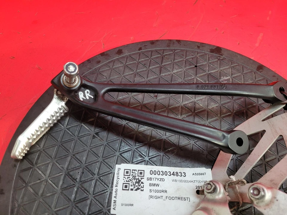 BMW S1000RR 2017 reposapiés derecho Foto 2 de 4
