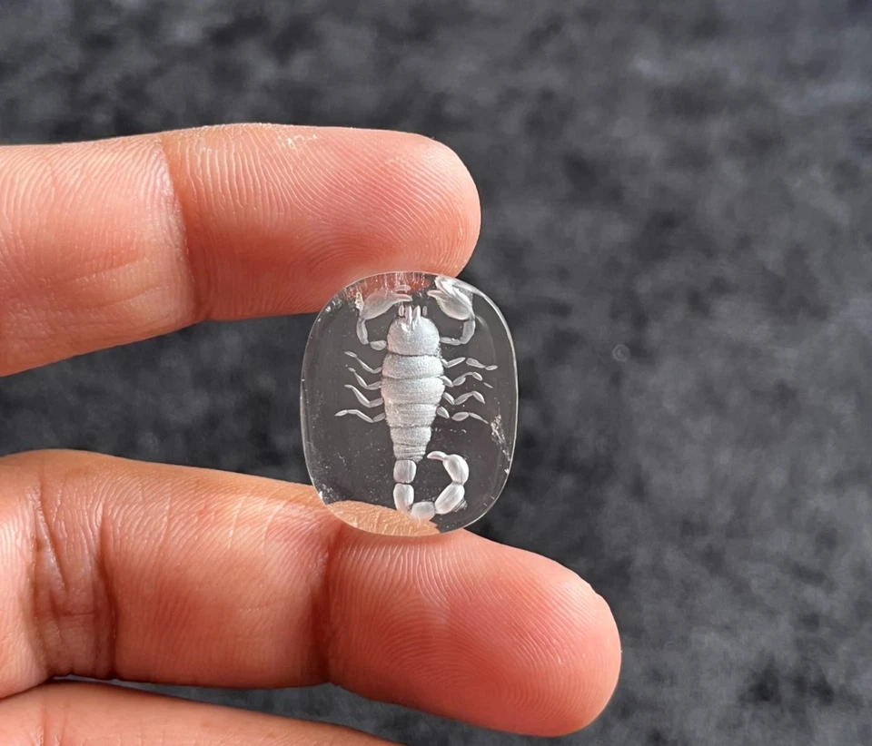 Cristal de roca natural tallado a mano escorpión intaglio para hacer joyas Foto 2 de 4