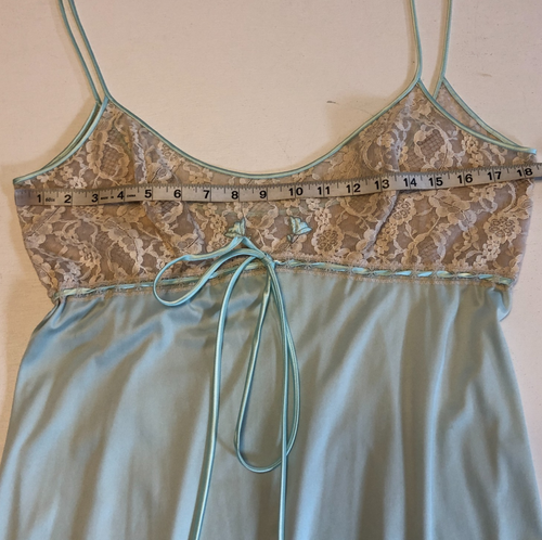 Camisón vintage de encaje de nailon verde y beige Claire Sandra de Lucie Ann años 60 36 - Imagen 13 de 15