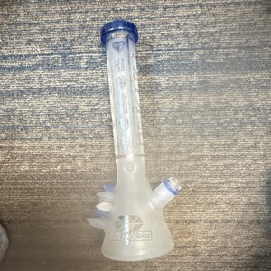 Tattoo Frosted Glass Water Pipe Blue Beige Colored Spikes Blue Rim Tobacco Pipe
