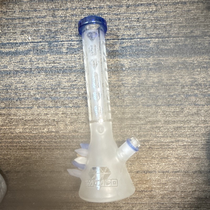Tattoo Frosted Glass Water Pipe Blue Beige Colored Spikes Blue Rim Tobacco Pipe