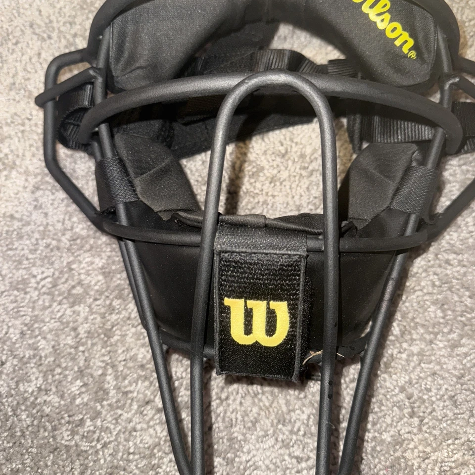 Máscara de árbitro de béisbol/softbol de aluminio Wilson Dyna-Lite con almohadillas y arnés Foto 2 de 4
