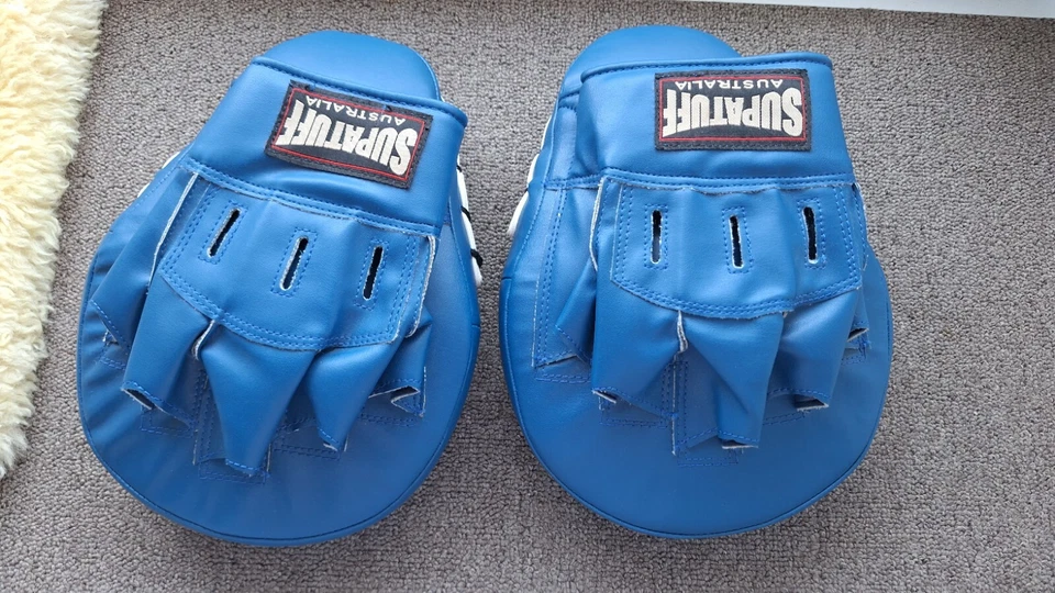 SUPATUFF Australia Muay Thai Boxeo Enfoque Mitones Ejercicio Curvo Azul Tamaño Adulto Foto 2 de 4