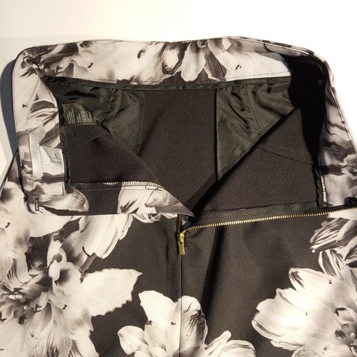 Falda H&M talla 4 negra/blanca/gris floral recta/lápiz ASO LIV y Maddie usada en excelente estado - Imagen 6 de 8