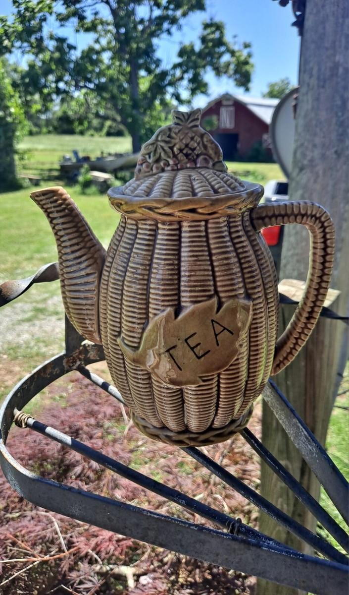 Tilso Japan Teapot with Wicker Design Tea Leaf and Fruit on