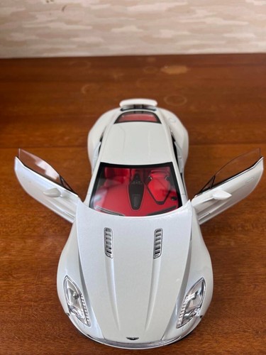 1/18 AUTOart Aston Martin One-77 Morning Frost White con caja de Japón modelo... - Imagen 6 de 16