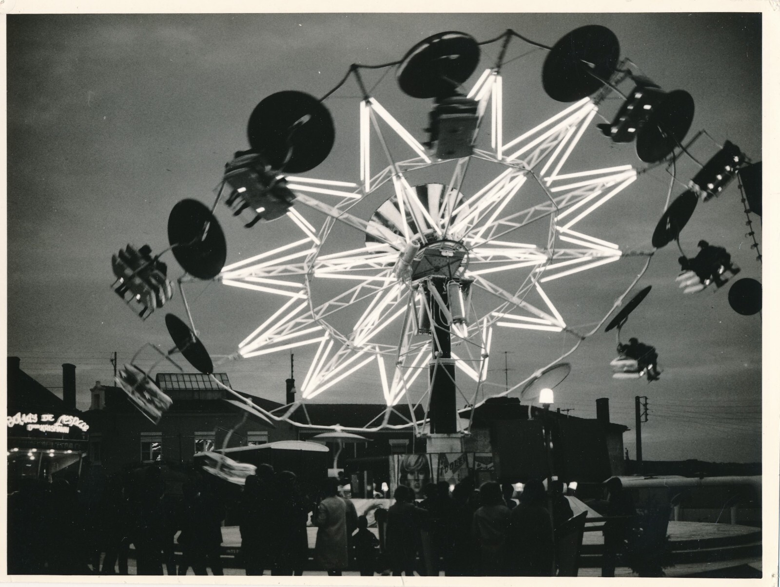 fairground. Anonymous. Vintage Silver Print, 1,960-1,970 Photo Photographer »