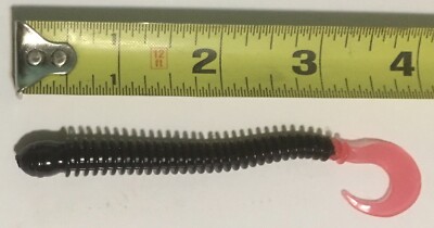 Big Bite Baits 4 Inch Disc Worm Black Fire tail. 15 Worms In Total.