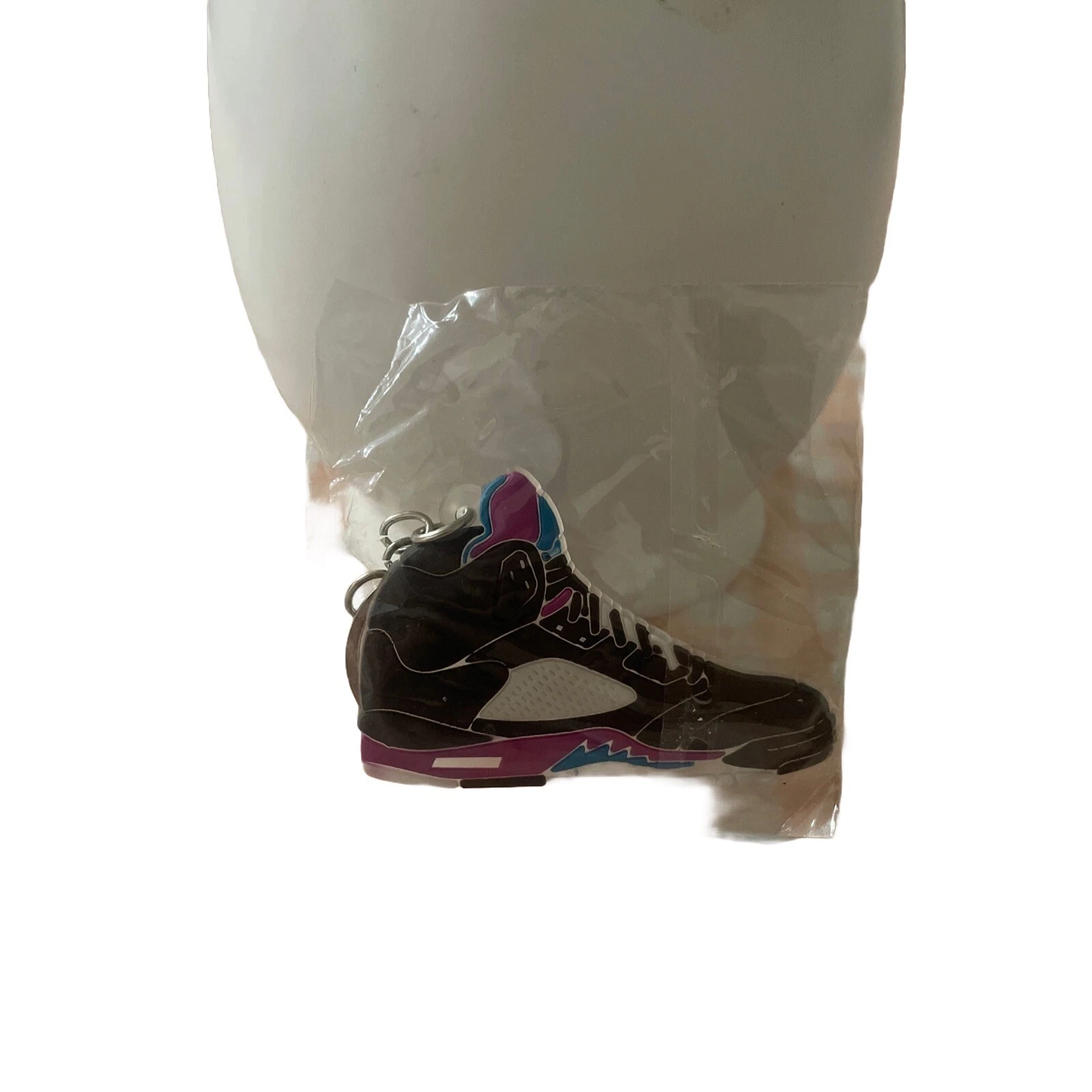 NIKE AIR JORDAN 5 PORTE CLÉS RÉTRO SUPREME PVC multicolore. TOUT NEUF DANS SON EMBALLAGE