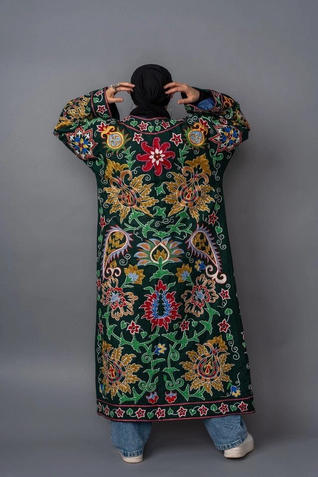 Bata Abrigo Chapan Kimono Suzani Bordada Seda Orgánica Uzbeka Hecha a Mano De Colección Foto 3 de 4