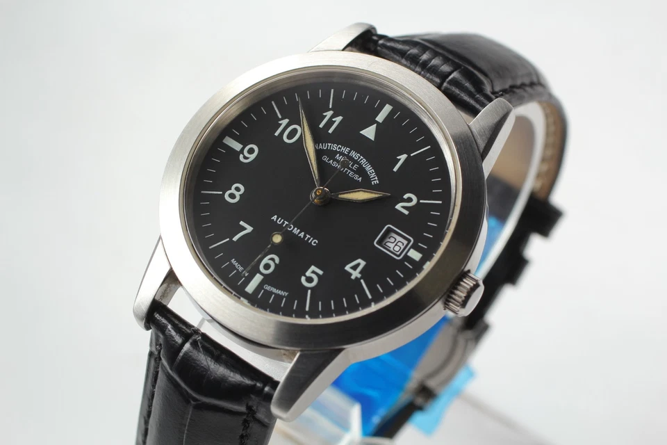 Reloj para hombre Muhle Glashutte M1-26-10 línea deportiva esfera negra fecha automático 37 mm Foto 3 de 4