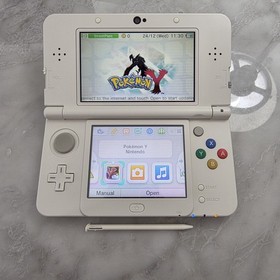 New Nintendo 3DS White Console Excellent Condition! Console Charger Tested