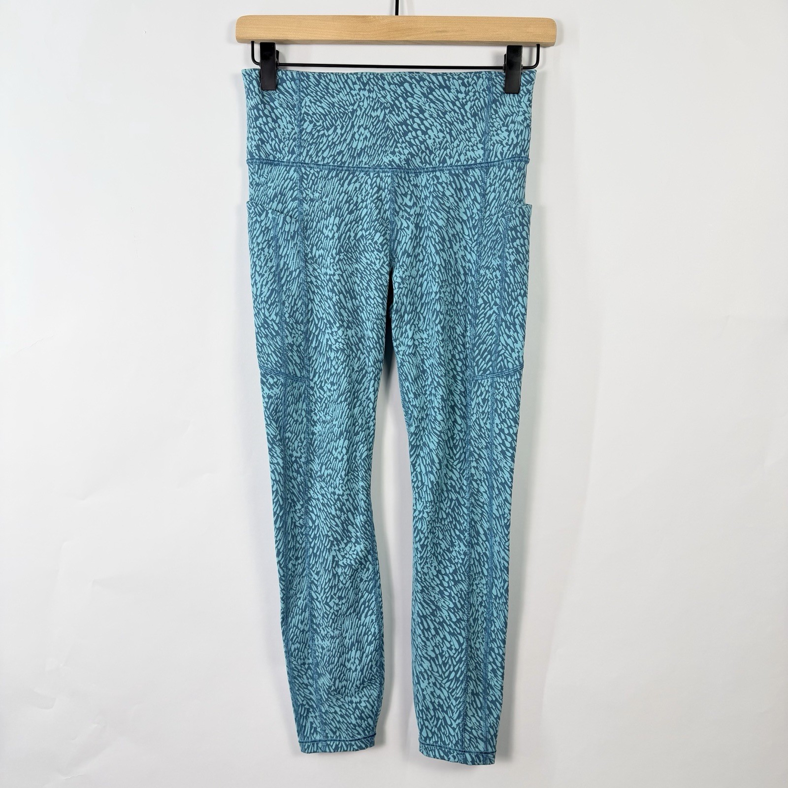 Athleta Salutation Stash Pocket II Printed 7/8 Tight Leggings Small Blue
