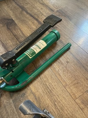 Greenlee 800 Hydraulic cable bender With 1725 foot pump 350 MCM