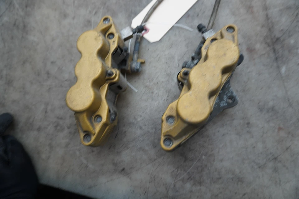 Pinzas de freno delanteras Suzuki GSXR 1000 2001 E-459 Foto 3 de 4