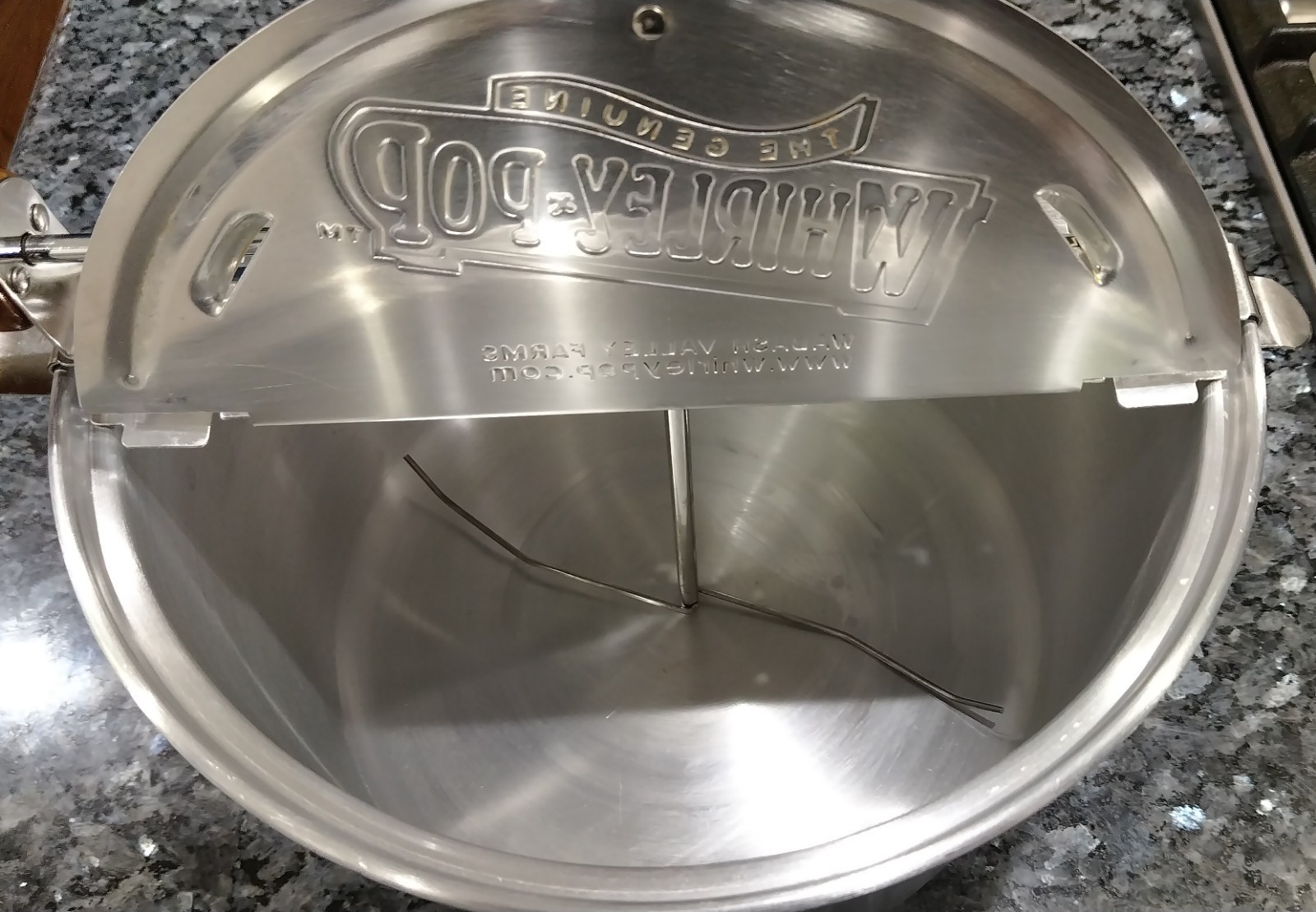 Whirley Pop 6-Qt Stovetop Popcorn Popper – Aluminum Pot with Wooden Handle – EUC