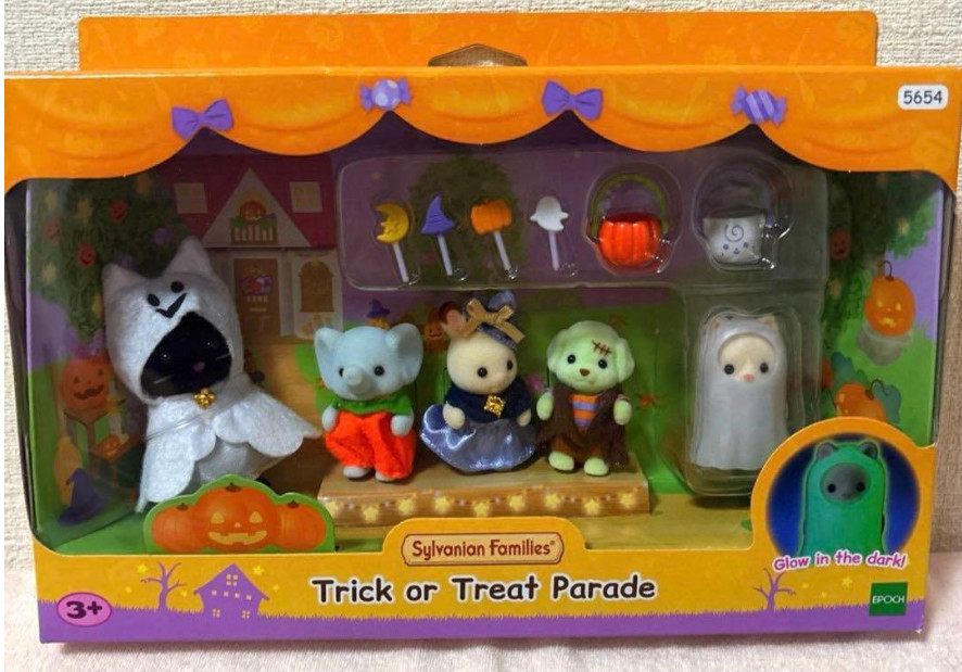 Sylvanian Families Calico Critters Halloween Night Parade Set Trick or Treat NEW