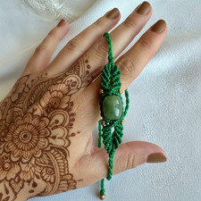 Bracciale Handmade in Macramè - verde smeraldo con pietra di giada