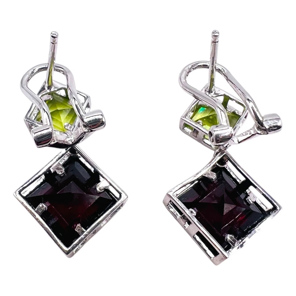 Pendientes colgantes cuadrados dobles de peridoto y granate de oro blanco de 18k 6 gramos Foto 3 de 4