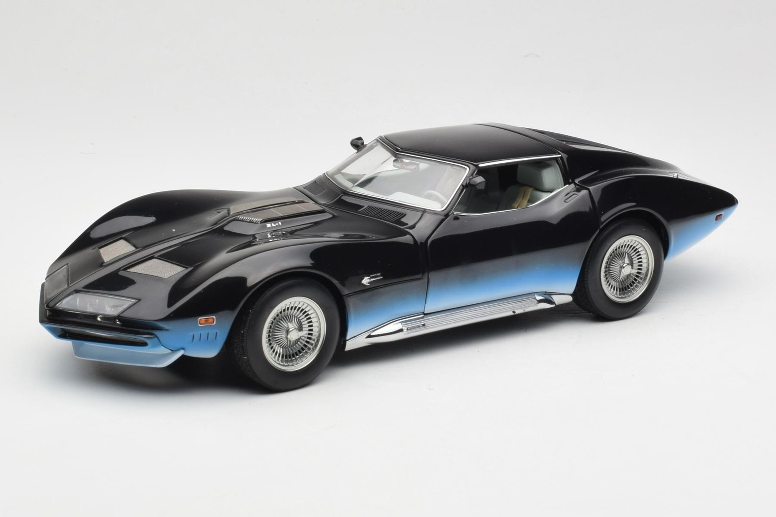 AUTOart Chevrolet Corvette C3 Manta Ray 1968 Blue 71041