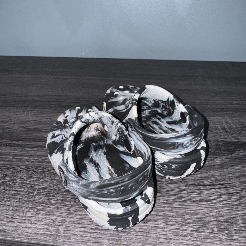 Crocs de mármol para niños pequeños blanco negro talla 6 Foto 4 de 4