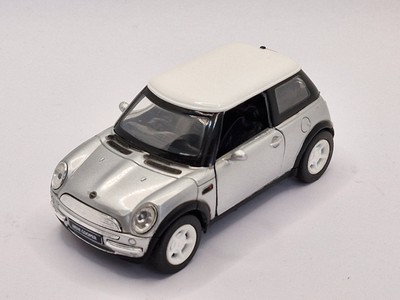 NEW RAY Mini Cooper / Silver - White colour / Scale 1:32