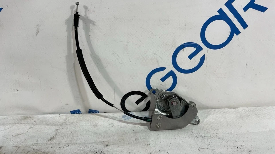 Aston Martin V8 Vantage 2011 Door Lock Cylinder RHS OEM 6G33-F21990-AB - Изображение 3 из 4