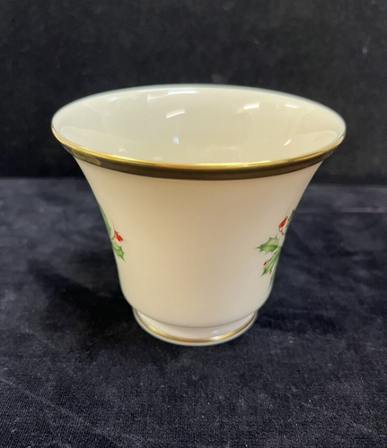 Lenox Ivory China Holiday Tea Cup and Saucer Holly Berry Gold Rim - Picture 8 of 15