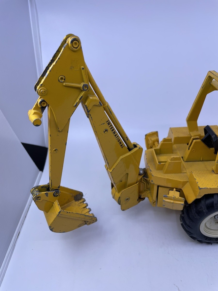 Vintage ERTL 1:16 International Harvester Tractor Loader Backhoe