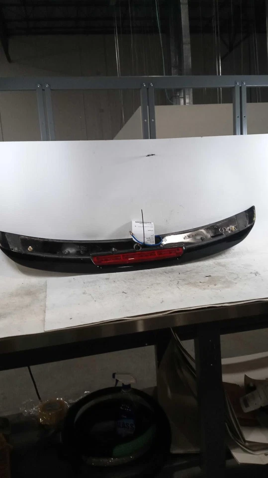 Alerón trasero usado se adapta a: Nissan Máxima Platinum 2016 grado trasero A Foto 2 de 4