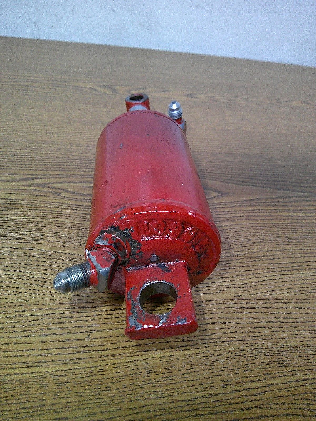 Cub Cadet Hydraulic Cylinder.  717-3005