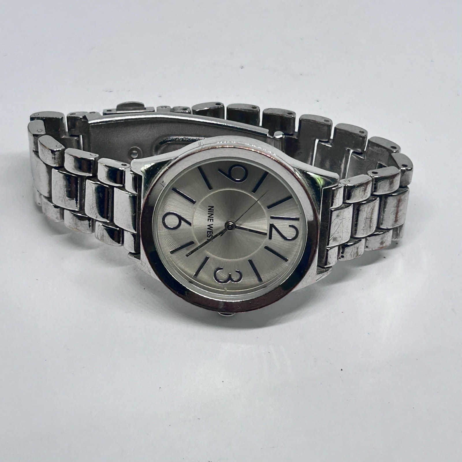 Nine West Silver Tone Minimalist Women’s Analog Watch Working New Battery image 4