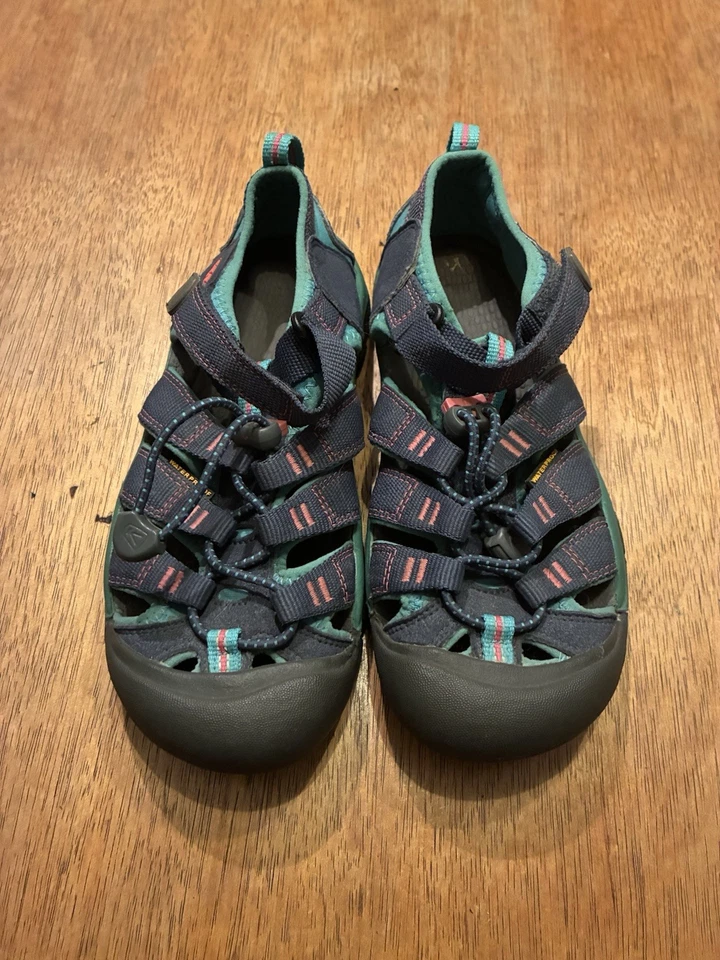 Sandalias KEEN Impermeables Río Senderismo Exterior Juvenil Talla 3 Gris Foto 2 de 4