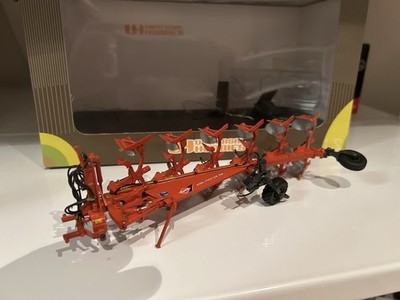 Universal Hobbies Kuhn Vari-Master 182 NSH 1:32