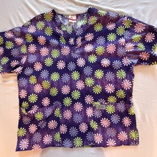 Izzy Scrub Uniform Top Purple w/Pastel Daisies Small Preowned X-24 